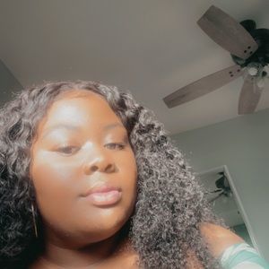 Meet your Posher, Justine